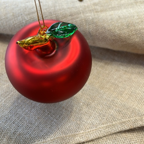Arty Imports, Inc hand blown red apple Christmas ornament. Excellent condition. - Picture 6 of 8